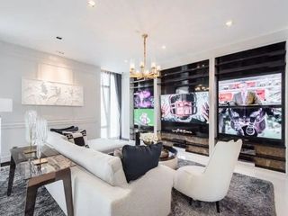 For sale 3 bedrooms condo in Khlong Toei, Bangkok