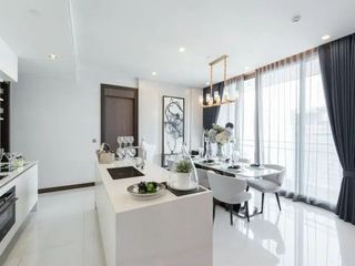 For sale 3 bedrooms condo in Khlong Toei, Bangkok