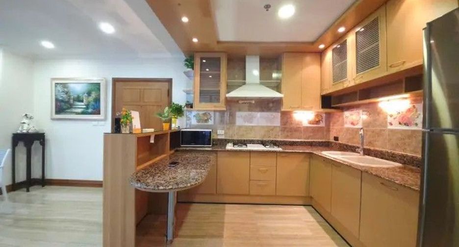 For sale 3 bedrooms condo in Watthana, Bangkok