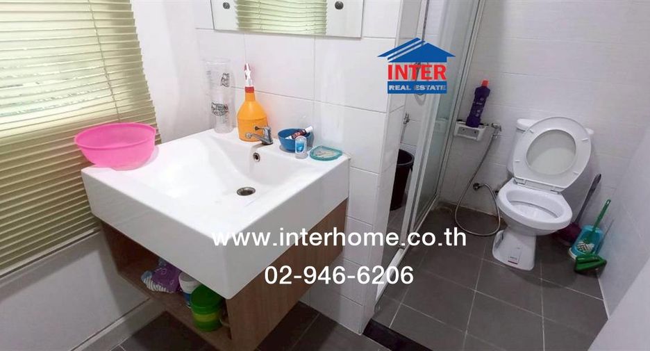 For sale 3 bedrooms townhouse in Mueang Pathum Thani, Pathum Thani