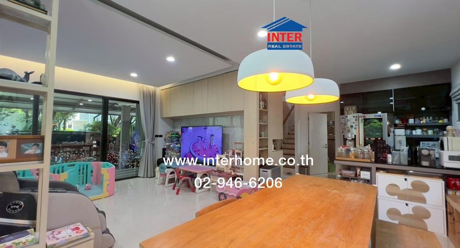 For sale 4 bedrooms house in Thawi Watthana, Bangkok