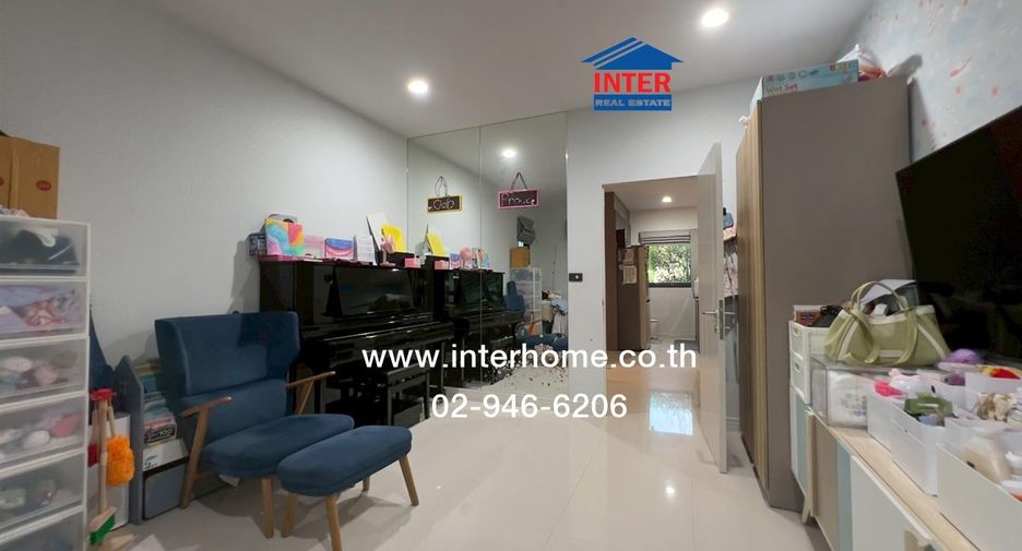 For sale 4 bedrooms house in Thawi Watthana, Bangkok