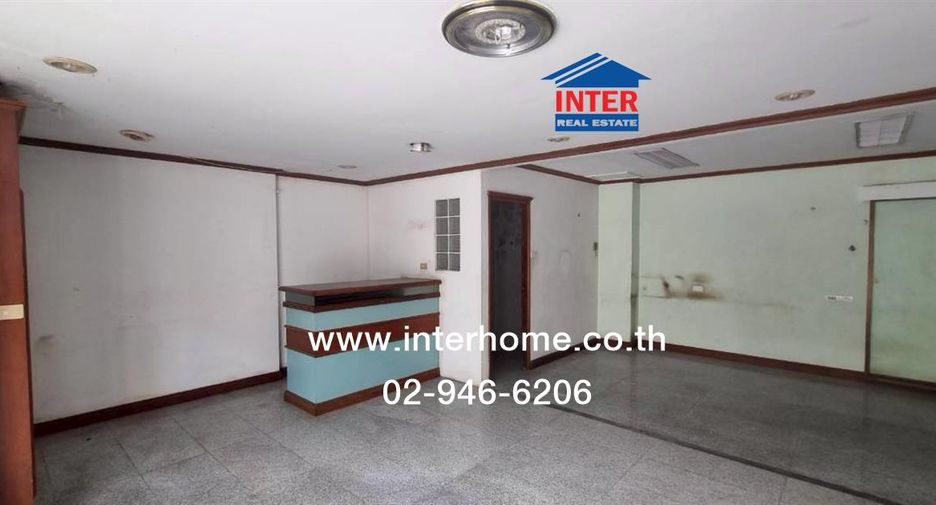 For sale studio townhouse in Bang Phlat, Bangkok