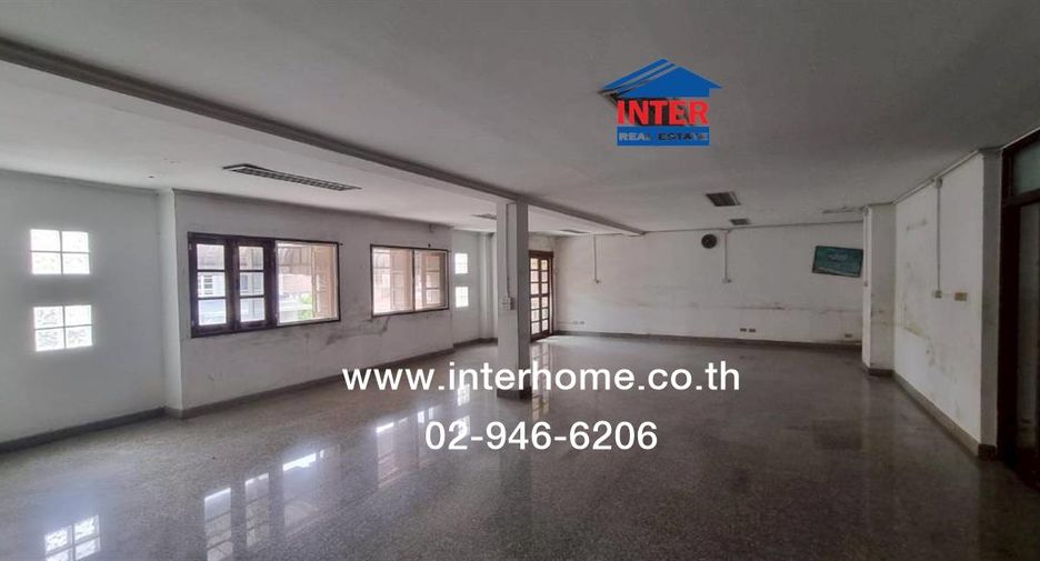 For sale studio townhouse in Bang Phlat, Bangkok