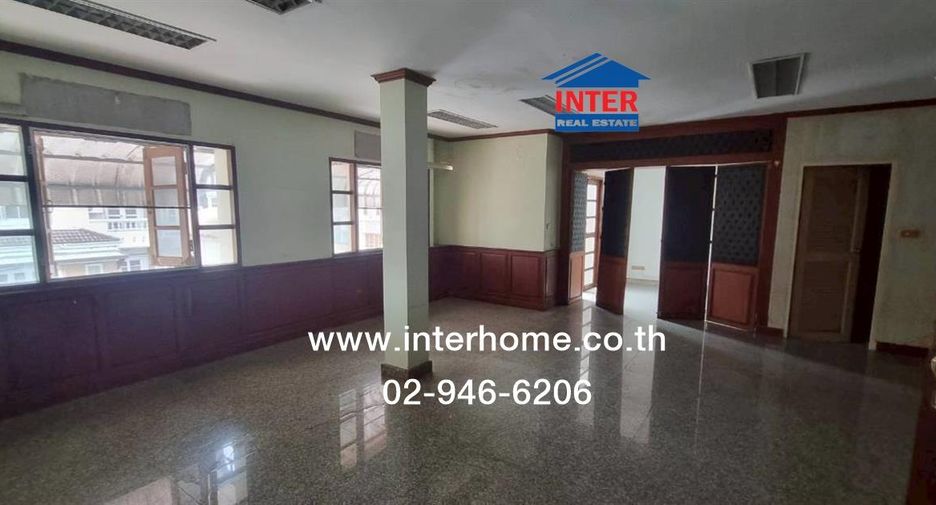 For sale studio townhouse in Bang Phlat, Bangkok