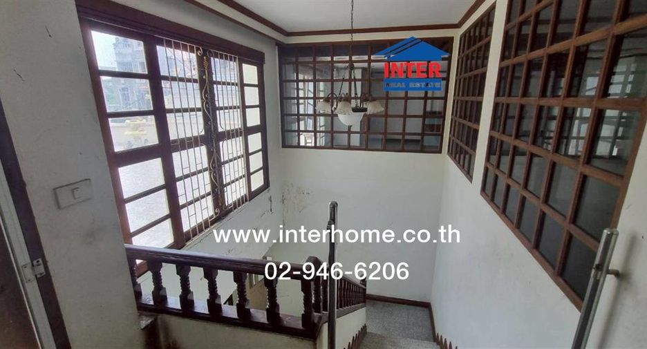 For sale studio townhouse in Bang Phlat, Bangkok