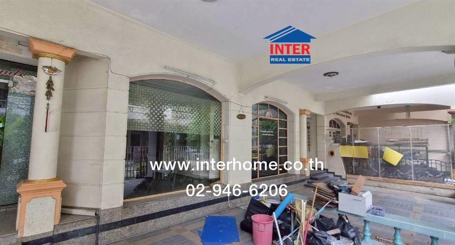 For sale studio townhouse in Bang Phlat, Bangkok