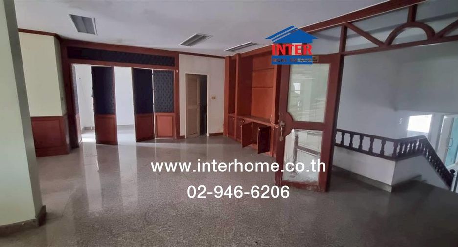 For sale studio townhouse in Bang Phlat, Bangkok