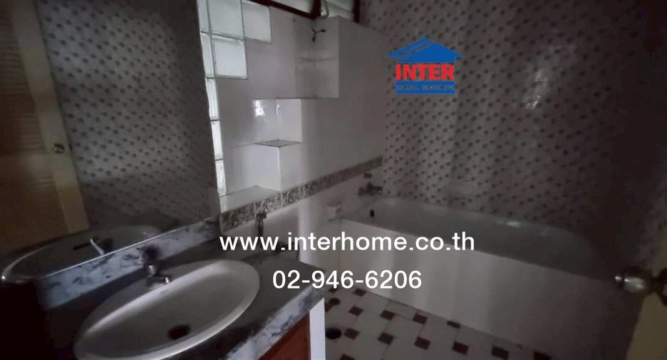 For sale studio townhouse in Bang Phlat, Bangkok