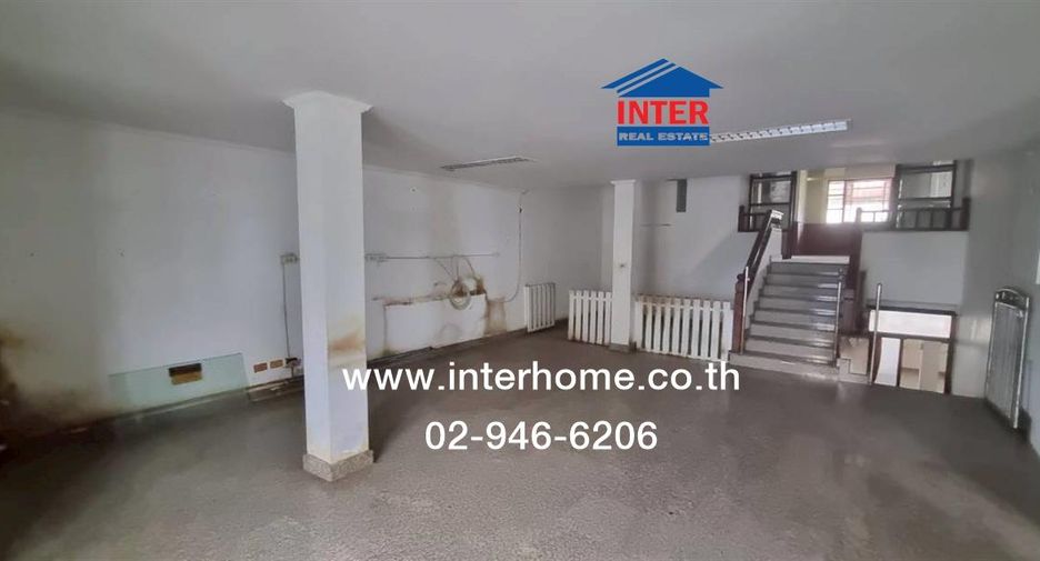For sale studio townhouse in Bang Phlat, Bangkok