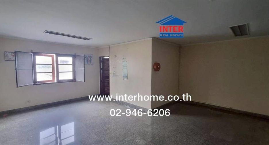 For sale studio townhouse in Bang Phlat, Bangkok