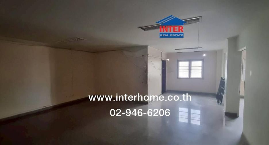 For sale studio townhouse in Bang Phlat, Bangkok