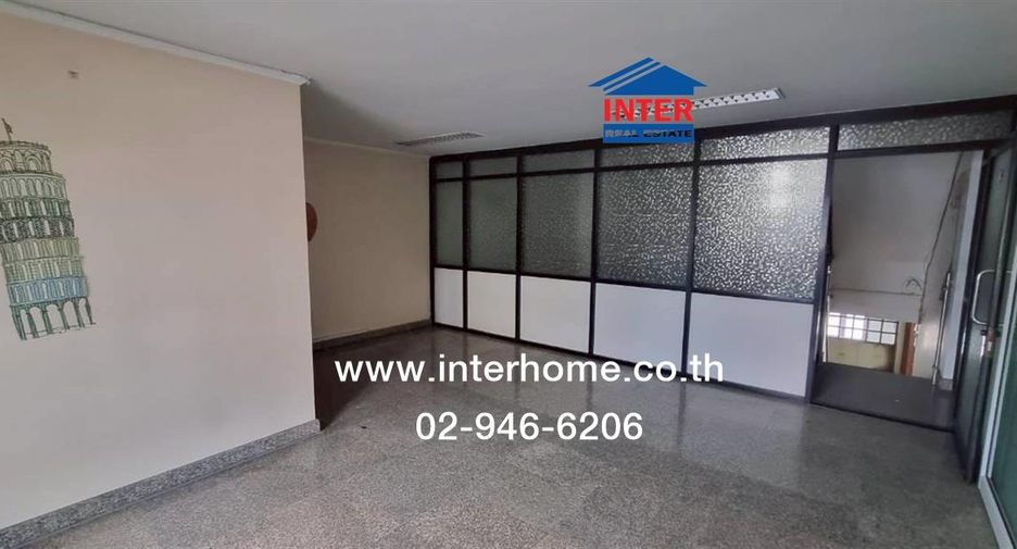 For sale studio townhouse in Bang Phlat, Bangkok