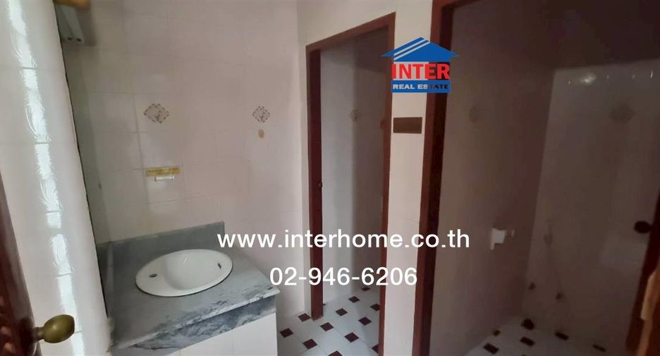 For sale studio townhouse in Bang Phlat, Bangkok