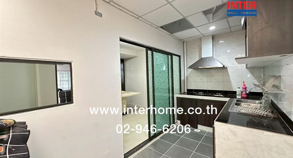 For sale 4 bedrooms townhouse in Mueang Nonthaburi, Nonthaburi