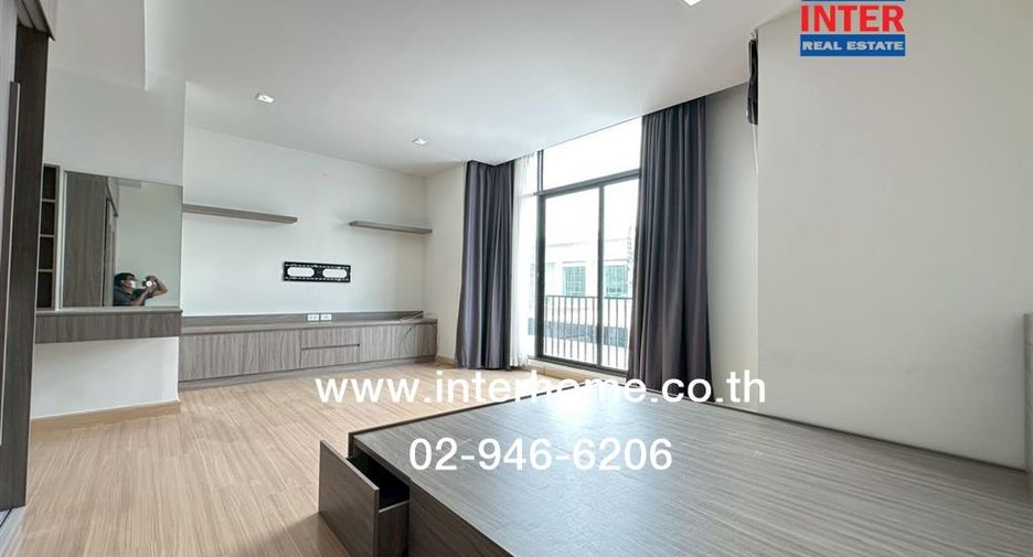 For sale 4 bedrooms townhouse in Mueang Nonthaburi, Nonthaburi
