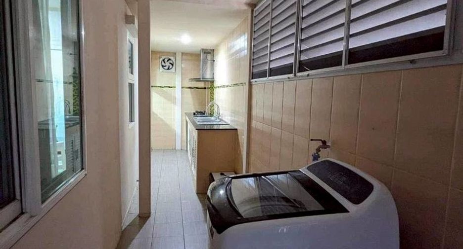 For rent 4 bedrooms house in Mueang Chiang Mai, Chiang Mai