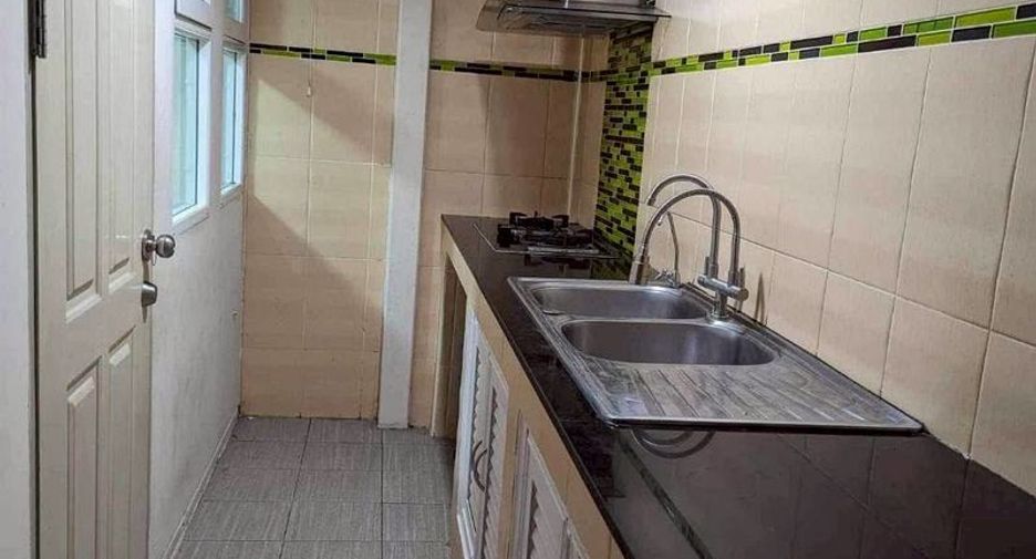 For rent 4 bedrooms house in Mueang Chiang Mai, Chiang Mai