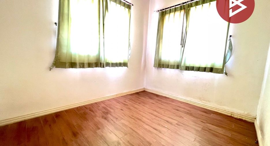 À vendre 3 chambres maison de ville à Bang Sao Thong, Samut Prakan