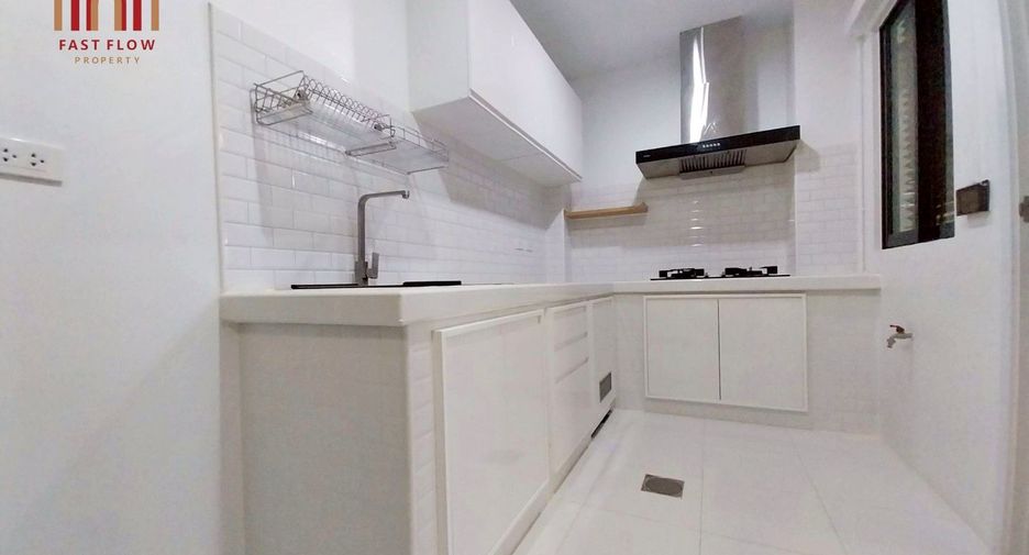 For rent and for sale 2 bedrooms townhouse in Lam Luk Ka, Pathum Thani