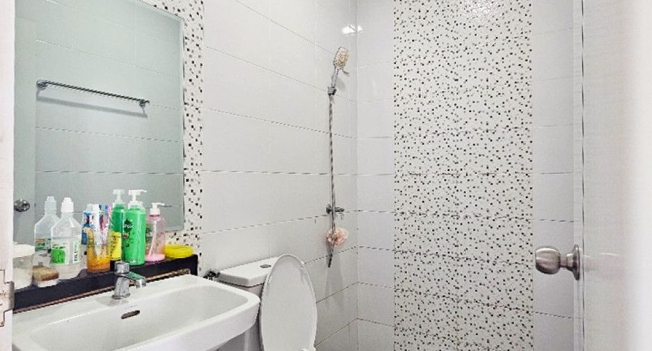 Продажа 2 спальни таунхаус в Mueang Chon Buri, Чонбури