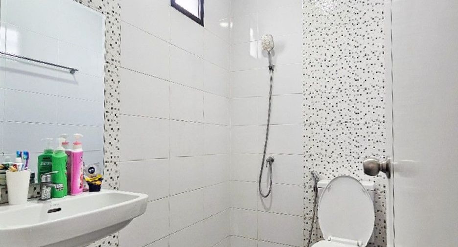 Продажа 2 спальни таунхаус в Mueang Chon Buri, Чонбури