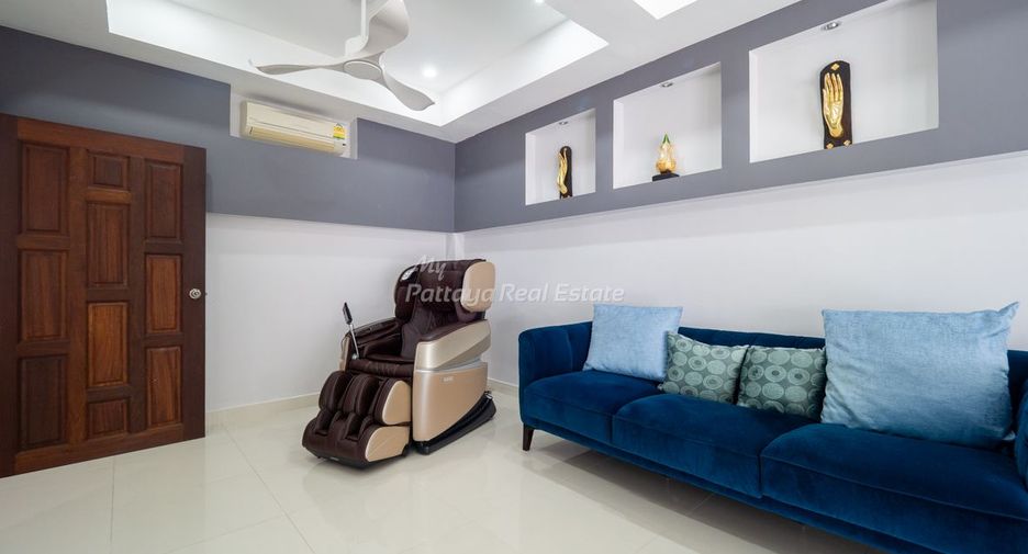 For sale 4 bedrooms townhouse in Bang Lamung, Chonburi