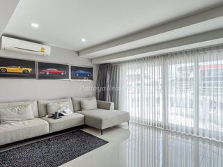 For sale 4 ベッドルーム townhouse in Bang Lamung, Chonburi
