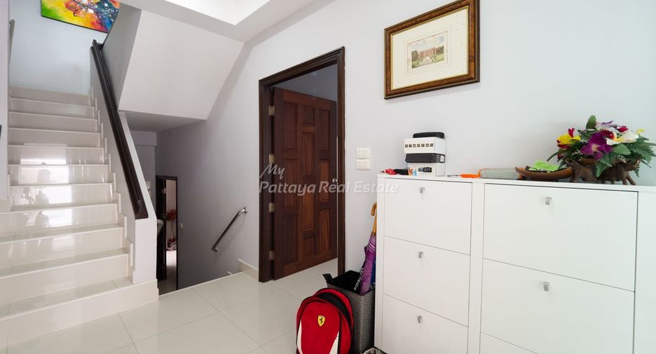 For sale 4 bedrooms townhouse in Bang Lamung, Chonburi
