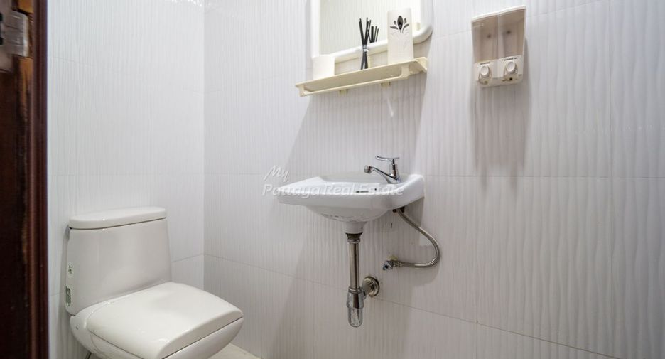 For sale 4 bedrooms townhouse in Bang Lamung, Chonburi