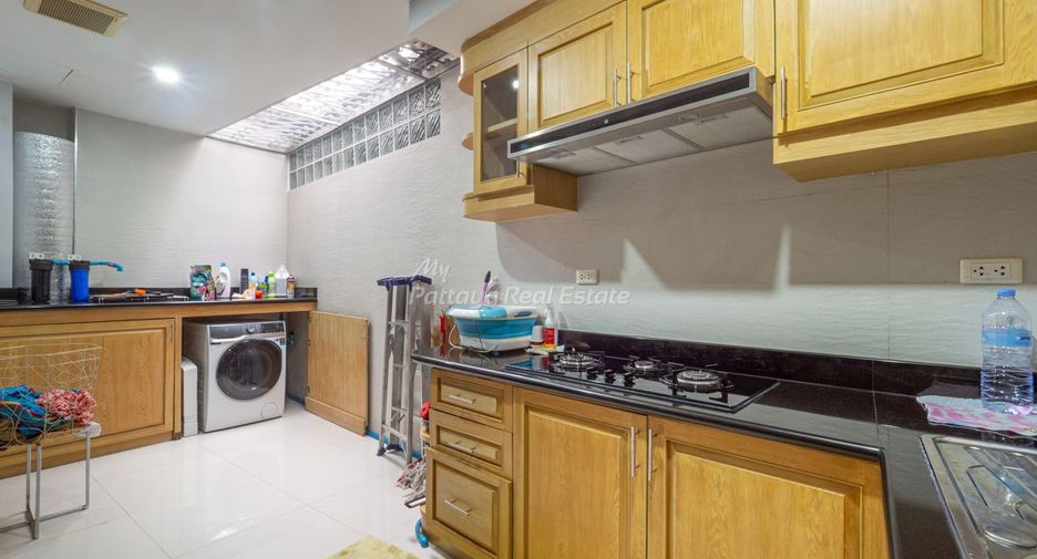 For sale 4 bedrooms townhouse in Bang Lamung, Chonburi
