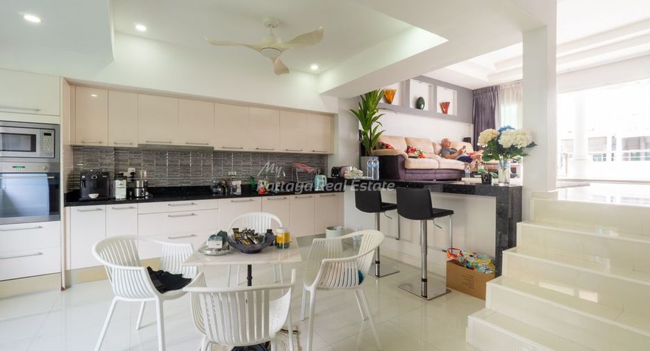 For sale 4 bedrooms townhouse in Bang Lamung, Chonburi