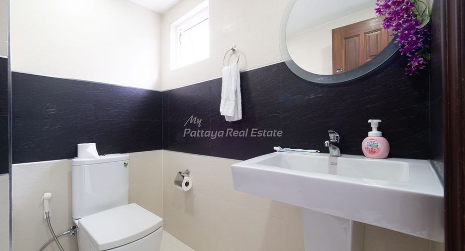 For sale 4 bedrooms townhouse in Bang Lamung, Chonburi