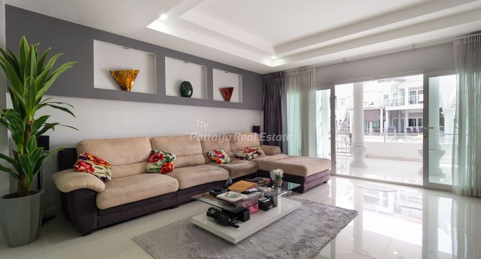 For sale 4 bedrooms townhouse in Bang Lamung, Chonburi