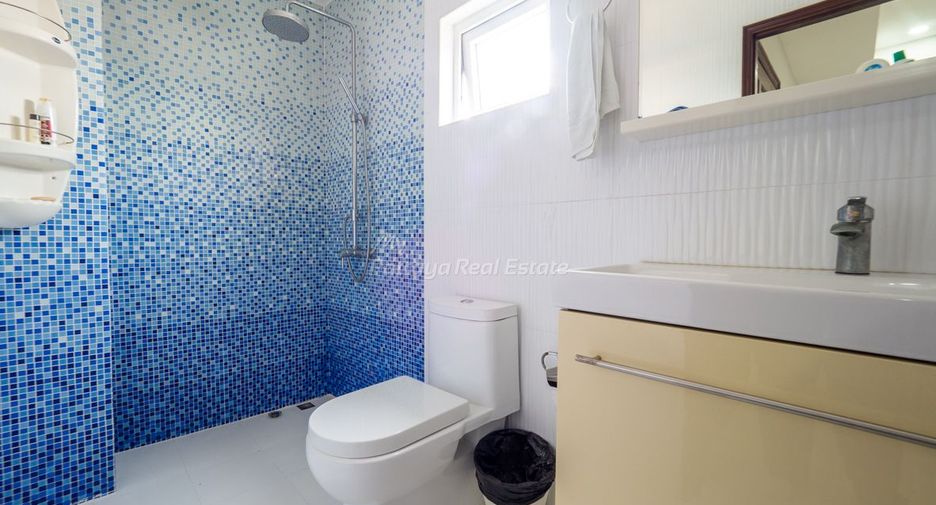 For sale 4 bedrooms townhouse in Bang Lamung, Chonburi