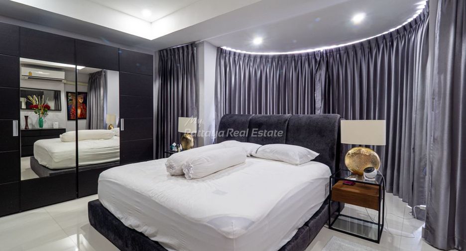 For sale 4 bedrooms townhouse in Bang Lamung, Chonburi