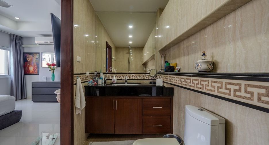 For sale 4 bedrooms townhouse in Bang Lamung, Chonburi