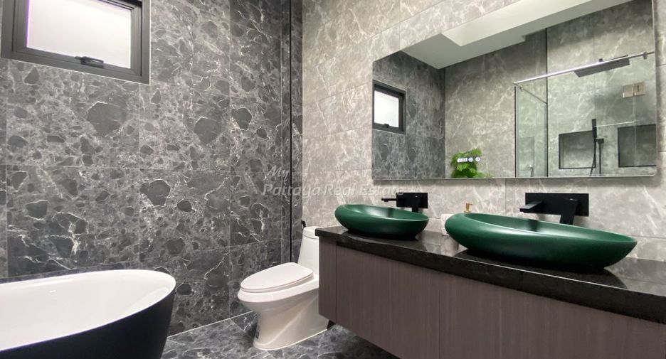 For sale 3 bedrooms villa in Bang Lamung, Chonburi