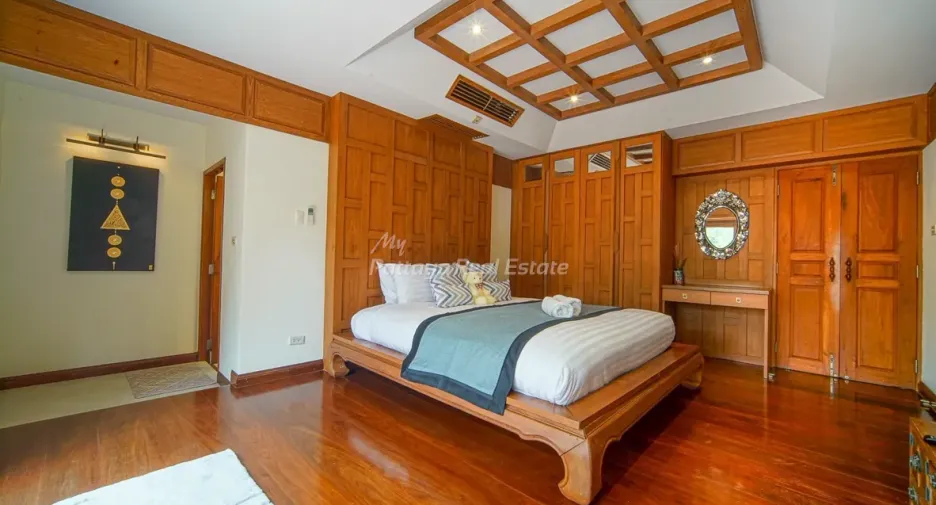 For sale 4 bedrooms house in Bang Lamung, Chonburi