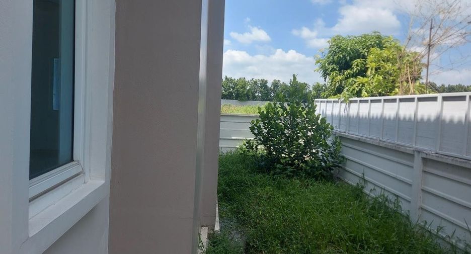 For sale 3 bedrooms house in Lat Krabang, Bangkok