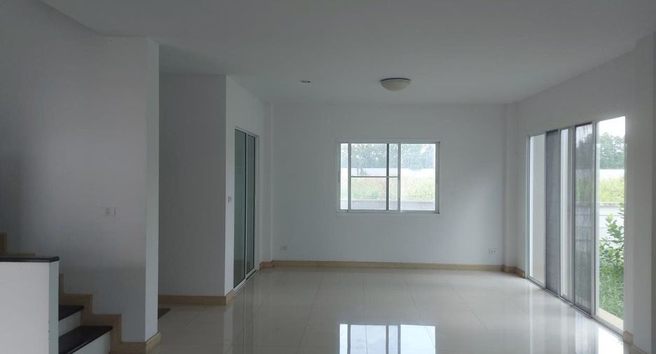 For sale 3 bedrooms house in Lat Krabang, Bangkok