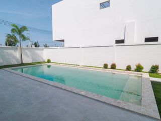 Villa zum Kauf mit 5 Zimmer in Bang Lamung, Chonburi