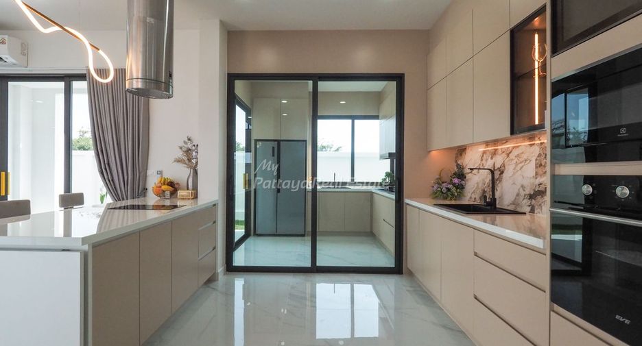 For sale 5 bedrooms villa in Bang Lamung, Chonburi