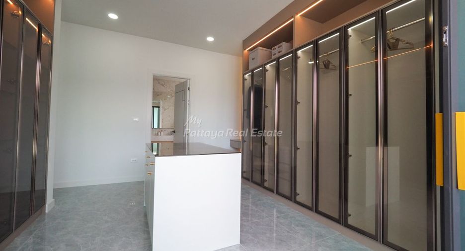For sale 5 bedrooms villa in Bang Lamung, Chonburi
