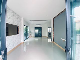 出售 4 卧室 独立屋 在 Khlong Sam Wa, 曼谷