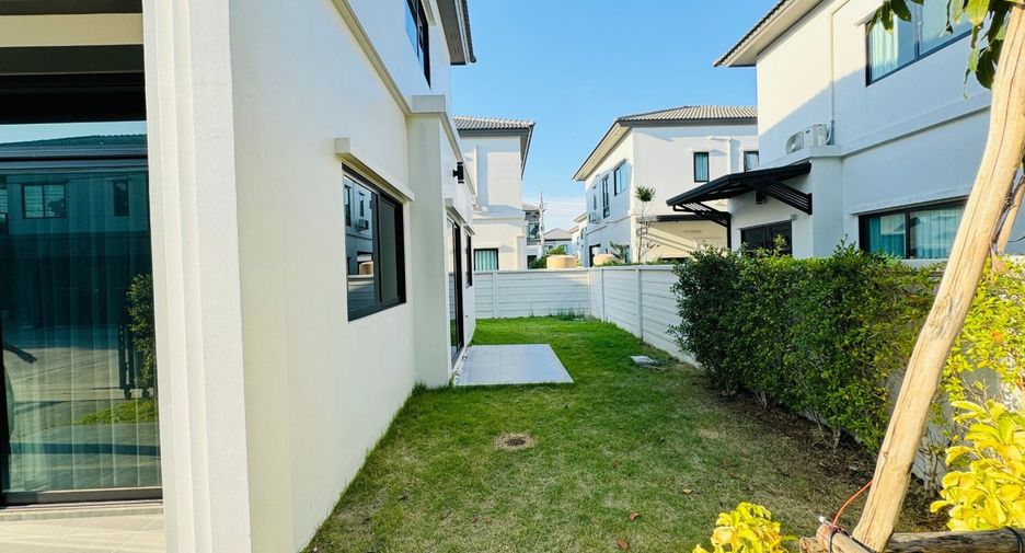 For sale 4 bedrooms house in Khlong Sam Wa, Bangkok