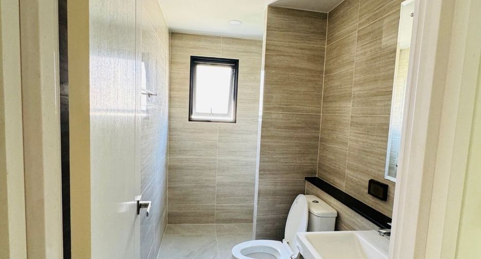 For sale 4 bedrooms house in Khlong Sam Wa, Bangkok