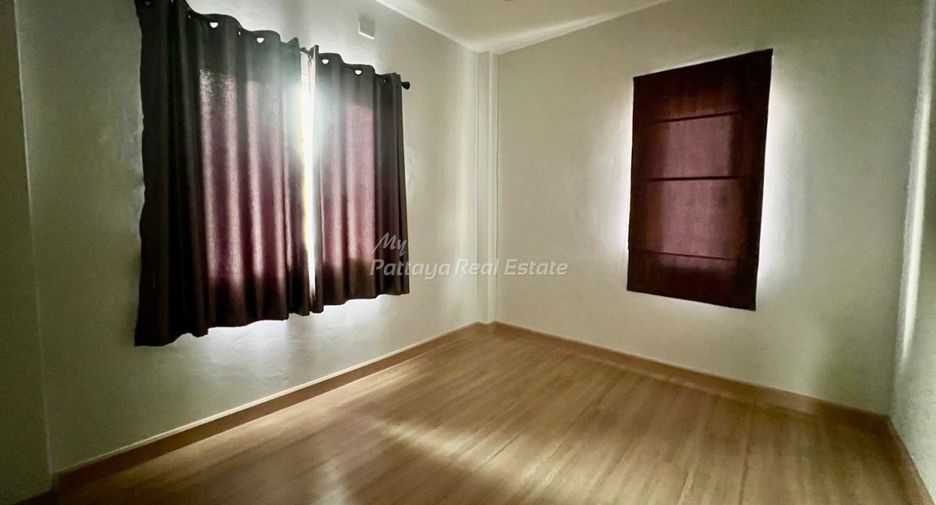 For sale 3 bedrooms townhouse in Bang Lamung, Chonburi