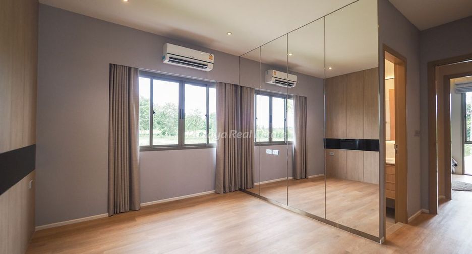 For sale 4 bedrooms villa in Bang Lamung, Chonburi