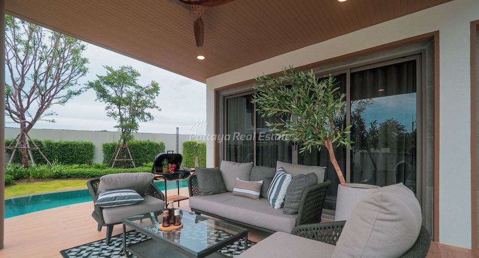 For sale 4 bedrooms villa in Bang Lamung, Chonburi